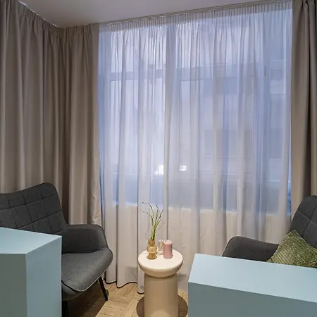 Lively Colors & Serene Comfort - Renovated 1br By Piata Universitatii Апартаменти *
