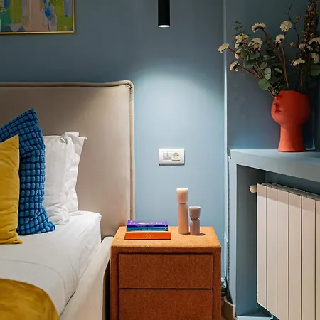Апартаменти Lively Colors & Serene Comfort - Renovated 1br By Piata Universitatii