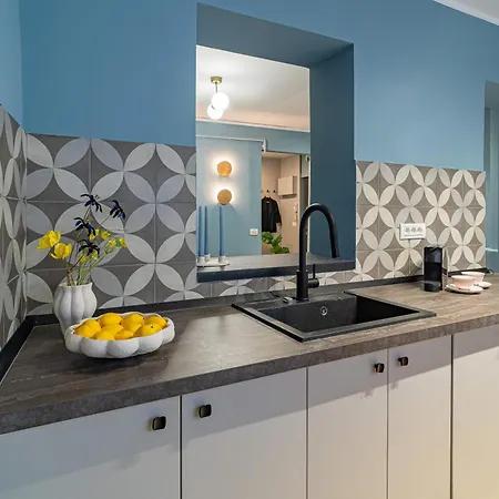 Lively Colors & Serene Comfort - Renovated 1br By Piata Universitatii Бухарест