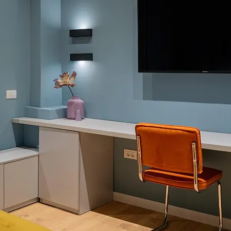 Lively Colors & Serene Comfort - Renovated 1br By Piata Universitatii