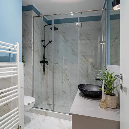 Apartment Celestial Azure - Tranquil 1br In Piata Universitatii Bucharest